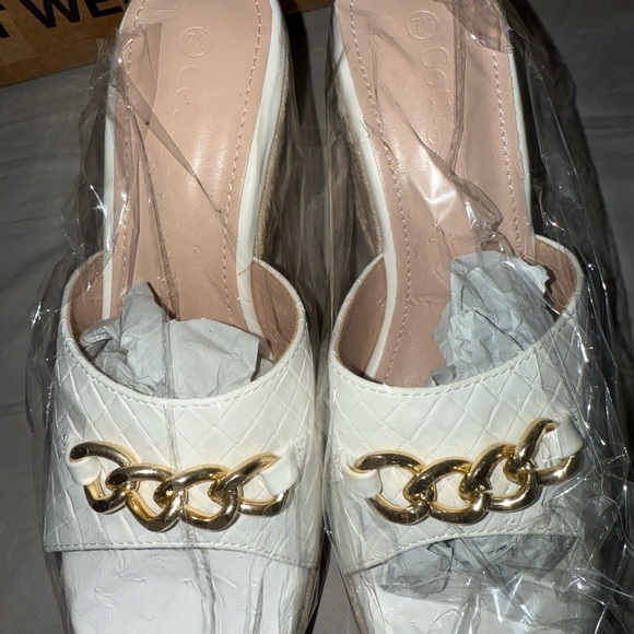 Women’s wedges with Gold Chain - Picture 1 of 4